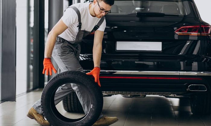 Pros and Cons of Mobile Tyre Change Service — ServiceMyCar